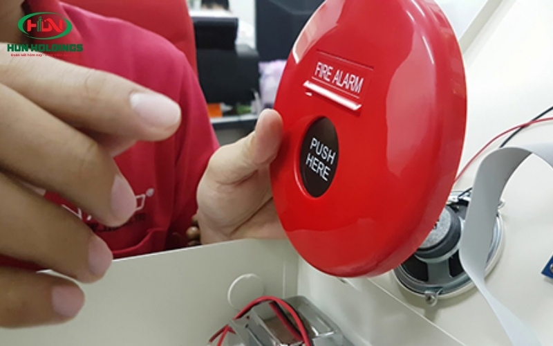 Nút báo cháy khẩn cấp là gì?