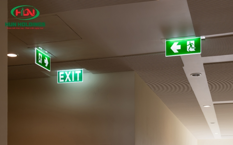 Những lưu ý khi chọn và sử dụng Đèn Exit thoát hiểm