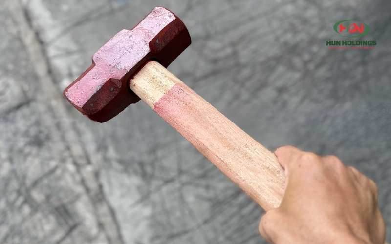 Bộ dụng cụ phá dỡ PCCC gần đây - Giá rẻ - Chính hãng 16 Búa tạ PCCC là thiết bị chuyên dùng để phá tường, phá cửa, đập kính hoặc phá khóa khi cần mở đường cứu nạn.