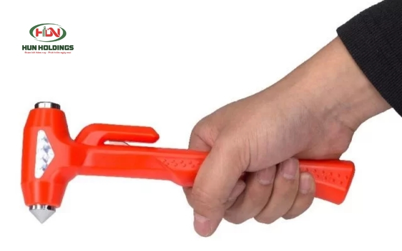 Bảng báo giá Thiết bị Phòng cháy Chữa cháy mới nhất 10 Búa thoát hiểm dùng để phá kính, cửa hoặc vật cản khi cần tạo lối thoát khẩn cấp.